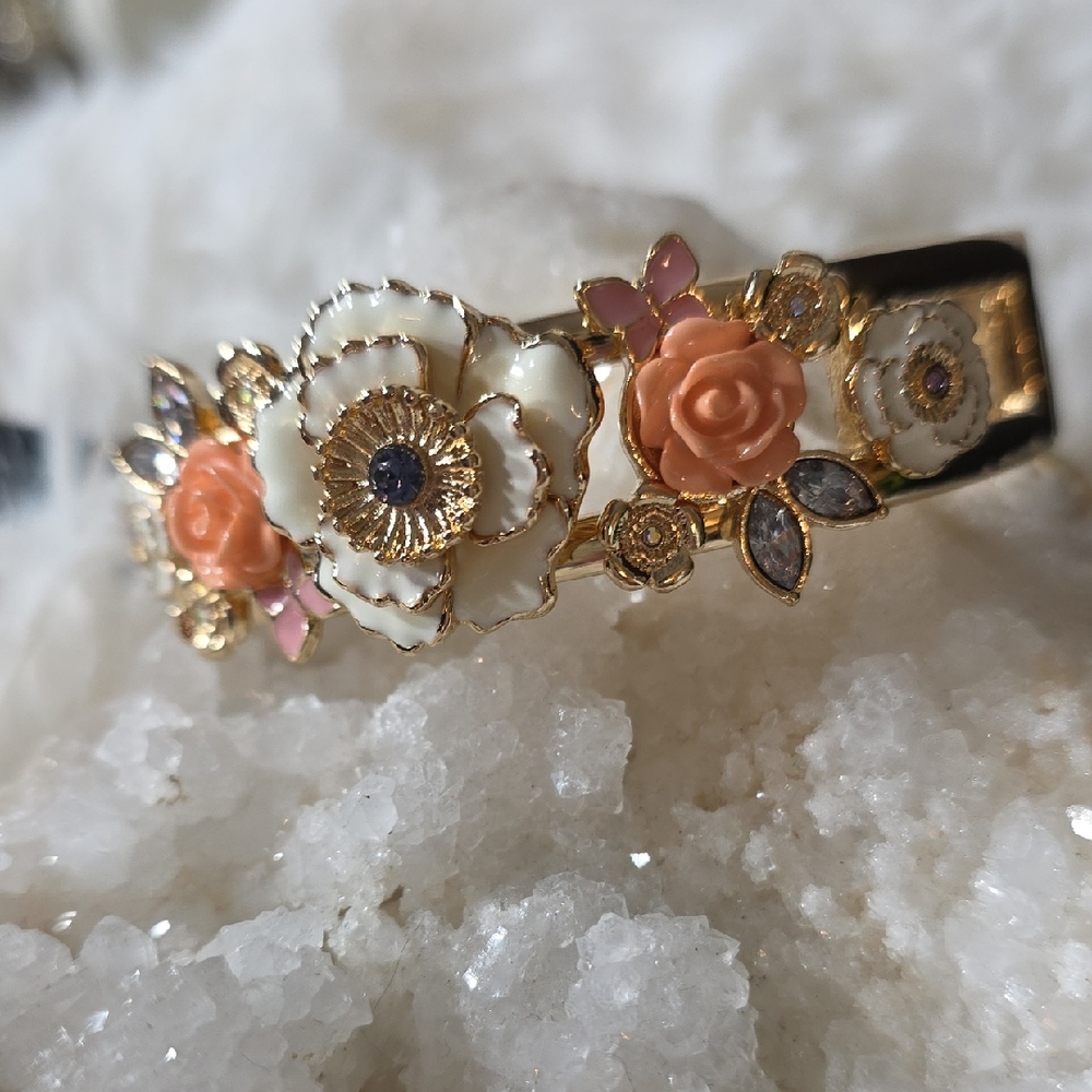 Guess NWT Floral Gold and Cream Hinged Bracelet